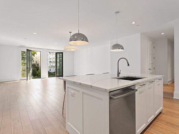 03_15KensingtonRoad_Unit311_2104_HiRes.jpg