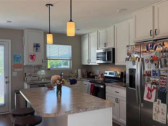 4th image of 320 Newbridge Way
