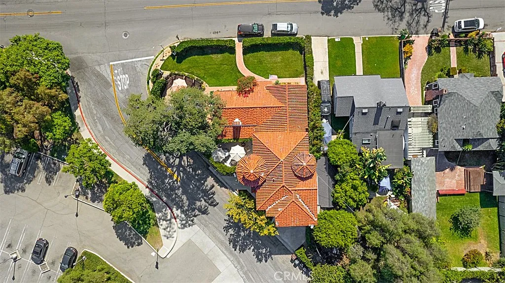 5 bed, 2520 sqft, $10,000 — Photo 2