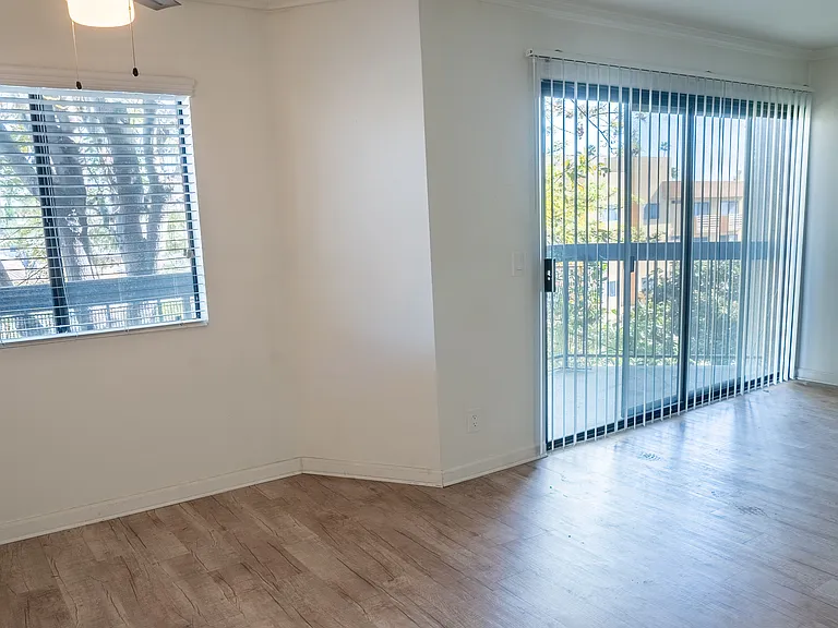 Orange Apartments — Photo 55
