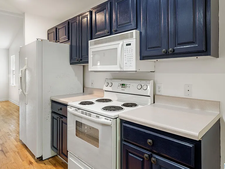 1004 W Walnut St — Photo 12