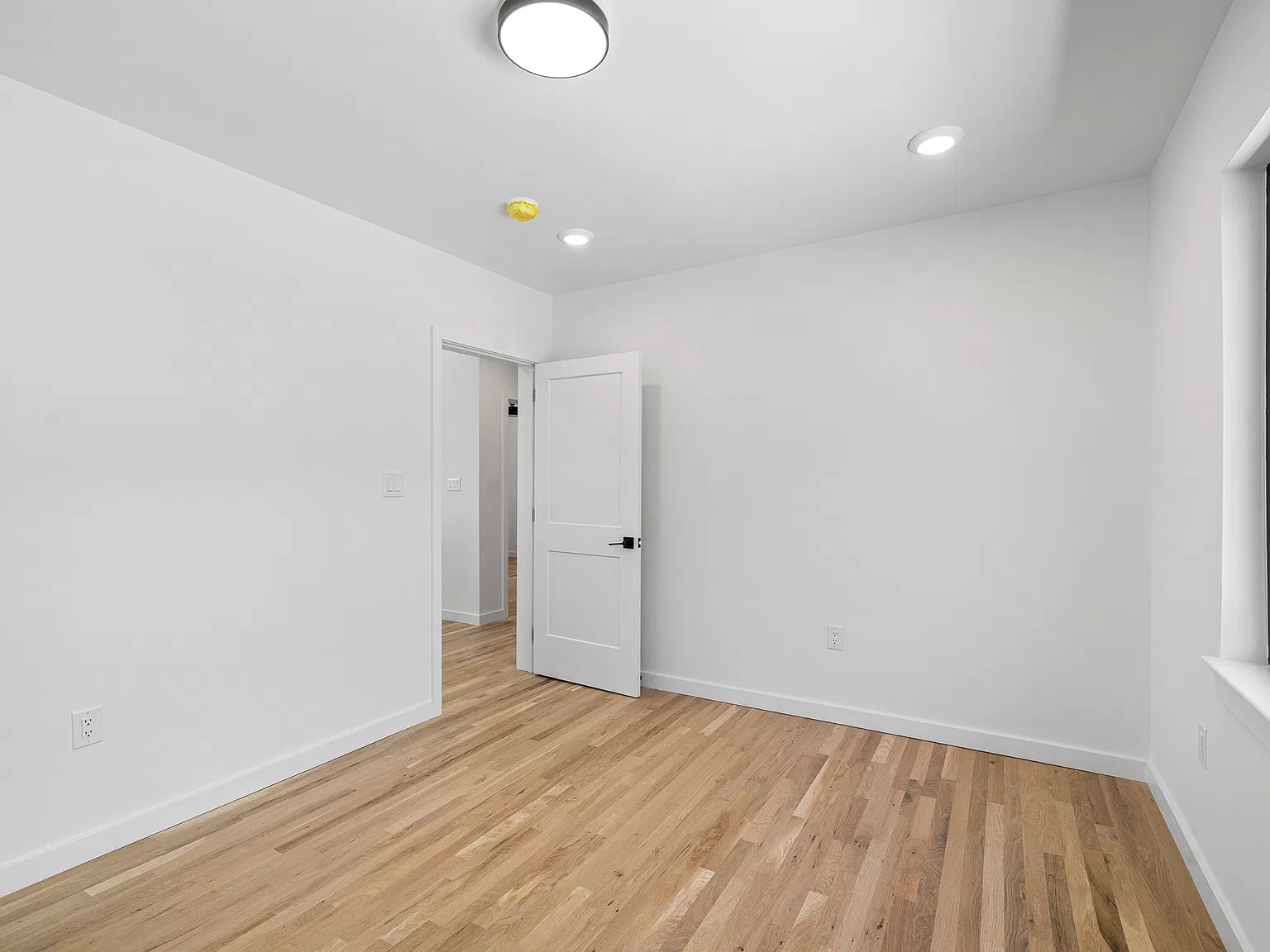 6 bed, 4.5 bath, 3725 sqft, $10,000 — Photo 2