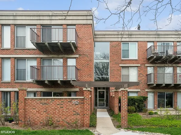 352 Kelburn Rd APT 225, Deerfield, IL 60015