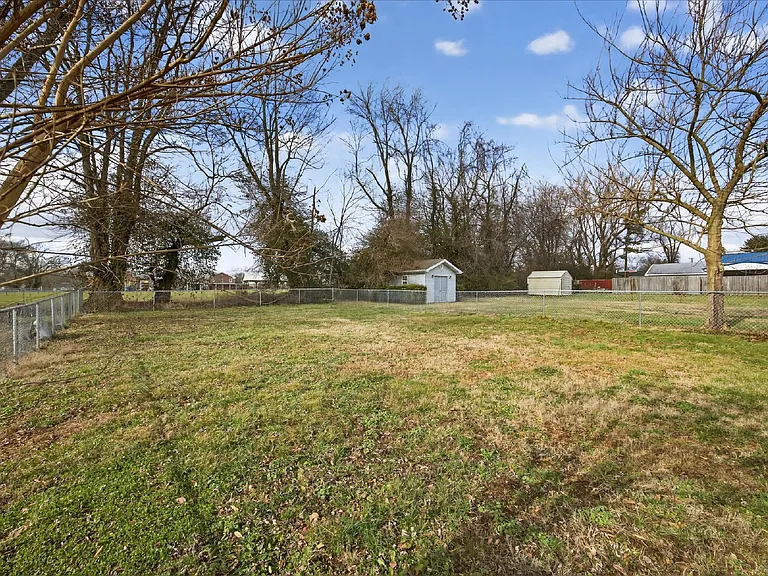 2813 Faircourt St — Photo 22