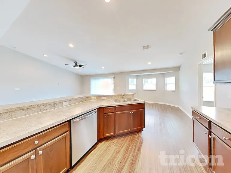 113 Solis Dr — Photo 6