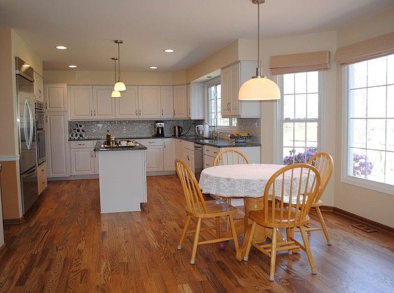 4th image of 345 Old Wood Ct