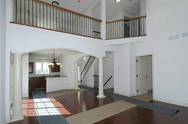 3 bed, 3.5 bath, 2800 sqft, $3,300 — Photo 2