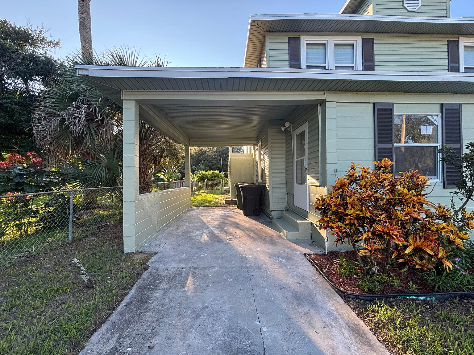 5 bed, 2.0 bath, 1740 sqft, $2,800 — Photo 2