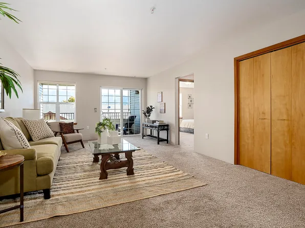 933 Mountain Meadows Cir, Ashland, OR 97520