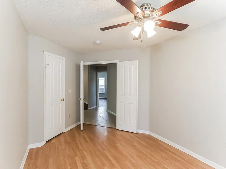 1846 Twisting Ln — Photo 13