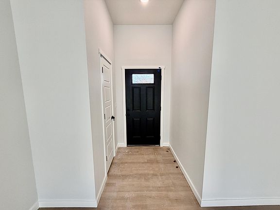 2nd image of 606 E Walnut Street