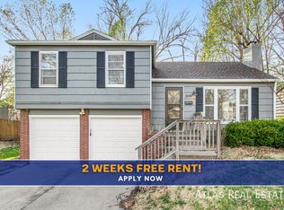 8036 Reinhardt Ln, Prairie Village, KS 66208