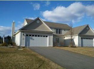 27 Old Stage Rd, Litchfield, NH 03052