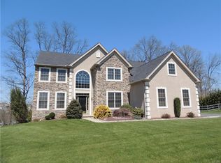 12 Creek Ct, Easton, PA 18040