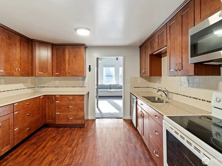 3109 24th Avenue Ct SE — Photo 9