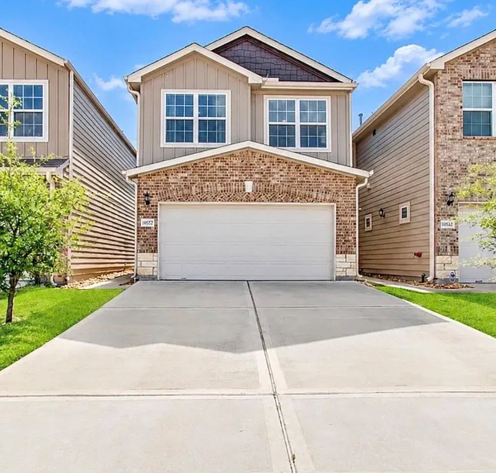3 bed, 2.5 bath, 1476 sqft, $2,400 — Photo 1