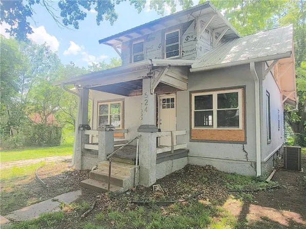 524 E 3rd Ave, Garnett, KS 66032
