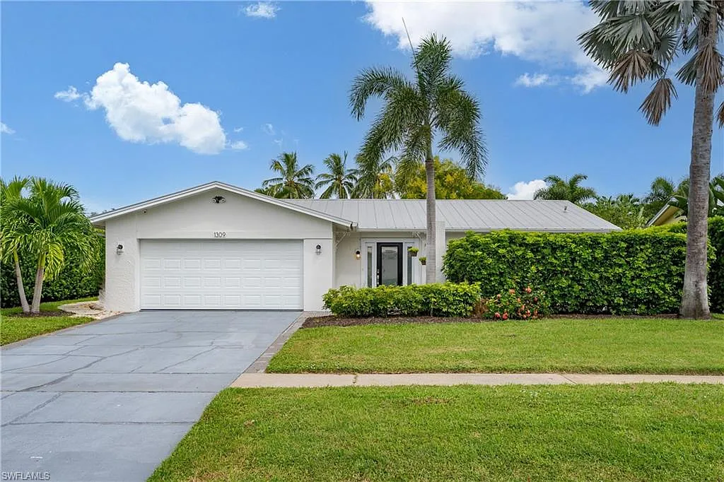 4 bed, 2.0 bath, 1966 sqft, $4,750 — Photo 3