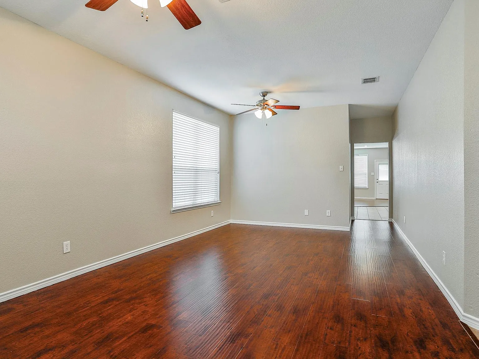 4 bed, 1864 sqft, $2,450 — Photo 4