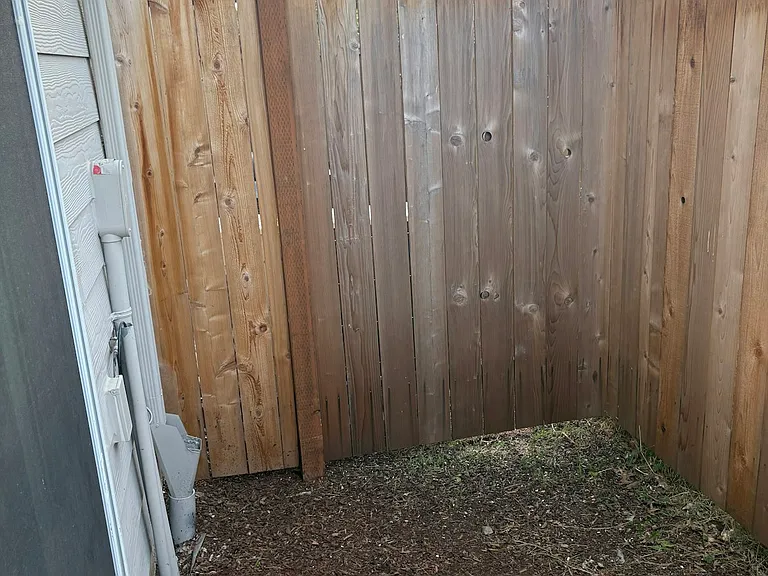 6657 N Fessenden St — Photo 19