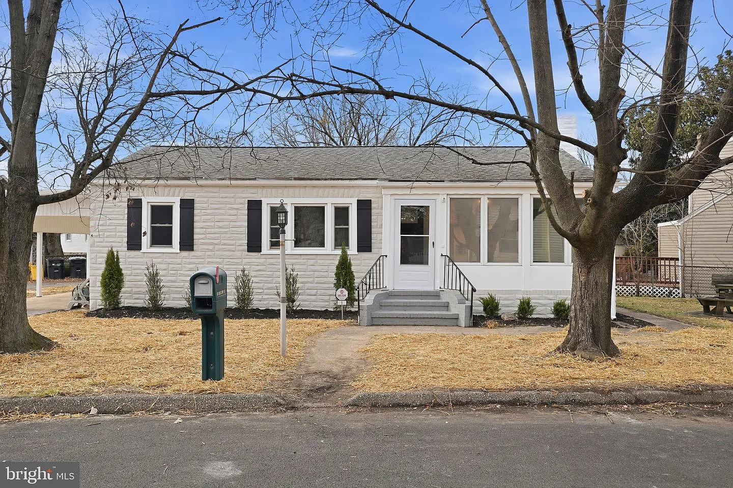 1 Summit Ave photo 1