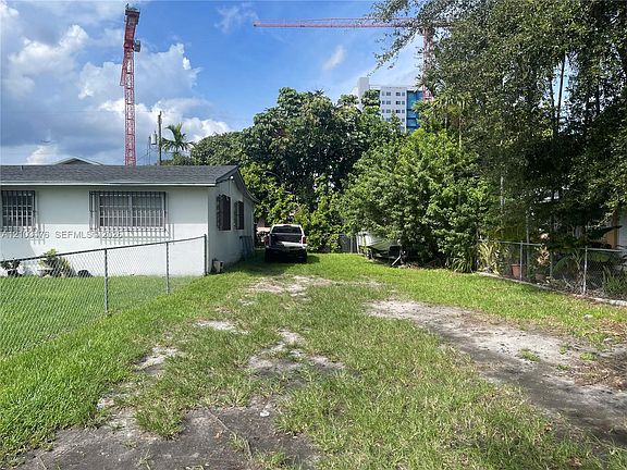 3rd image of 10759 SW 7th St