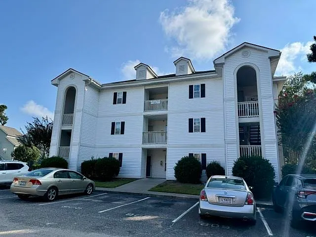 1 bed, 1.0 bath, 733 sqft, $1,100 — Photo 1