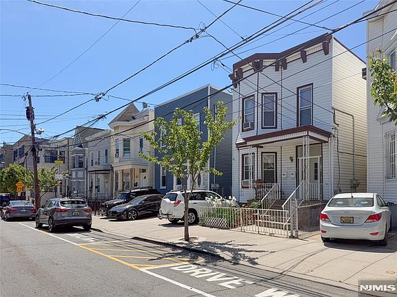 4th image of 227 46th St