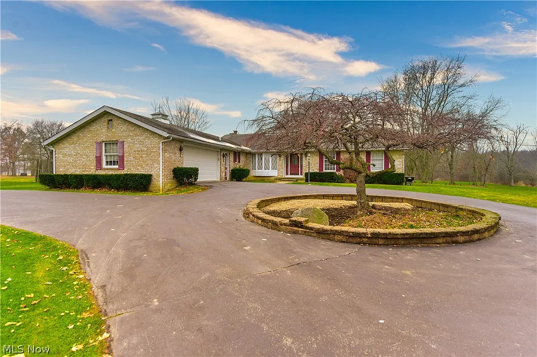 3876 Newton Falls Rd photo 1