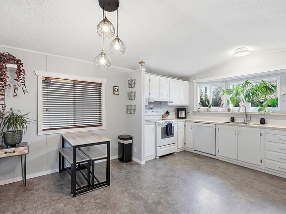 3rd image of 1555 Howe Rd #35