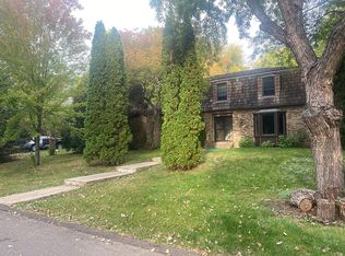 9611 Oak Ridge Trl, Minnetonka, MN 55305