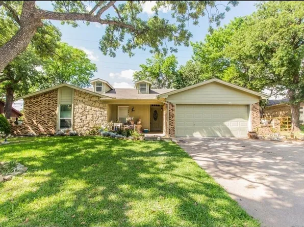 3328 Meadow Wood Ln, Bedford, TX 76021