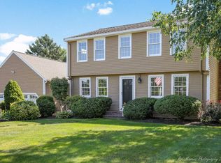 21 Robin Rd, West Newbury, MA 01985