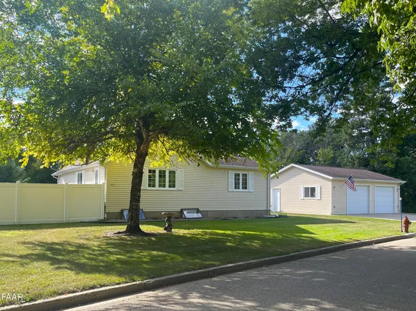 405 W 1st Ave N, Cavalier, ND 58220