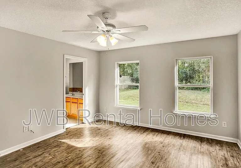 8518 Maple St — Photo 6