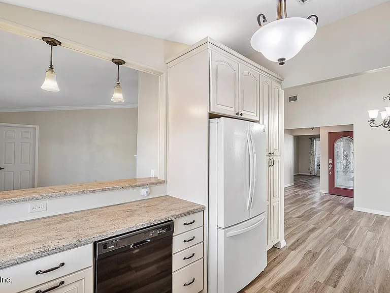 2456 Lorraine Ct — Photo 13