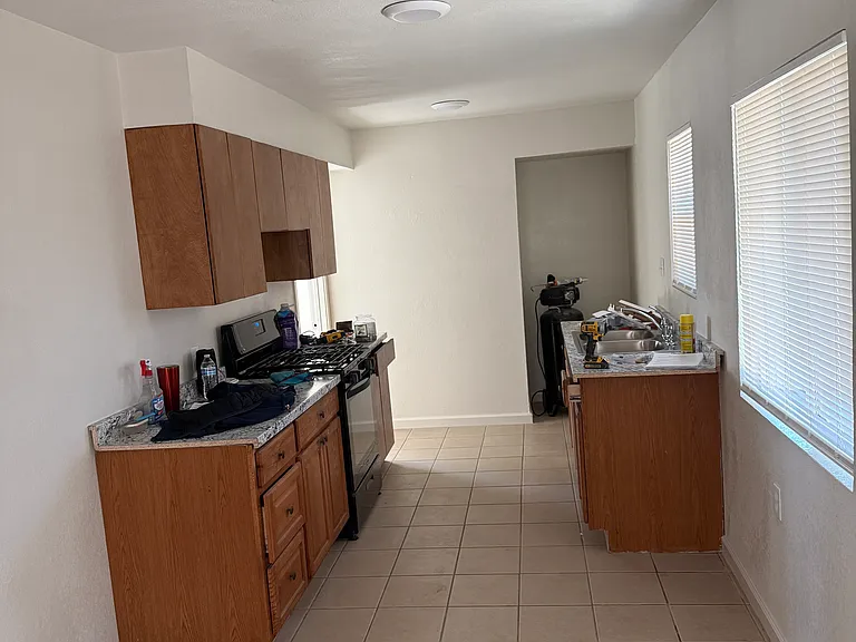 139 W Tyler St #B — Photo 12