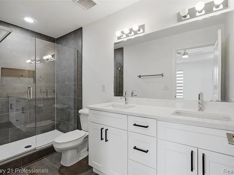 2917 Summers Pl — Photo 32