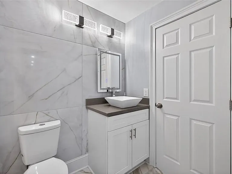 1075 Peachtree Walk NE #A512 — Photo 18