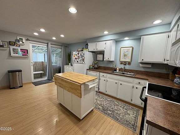 4th image of 6715 SW Inlet Ave