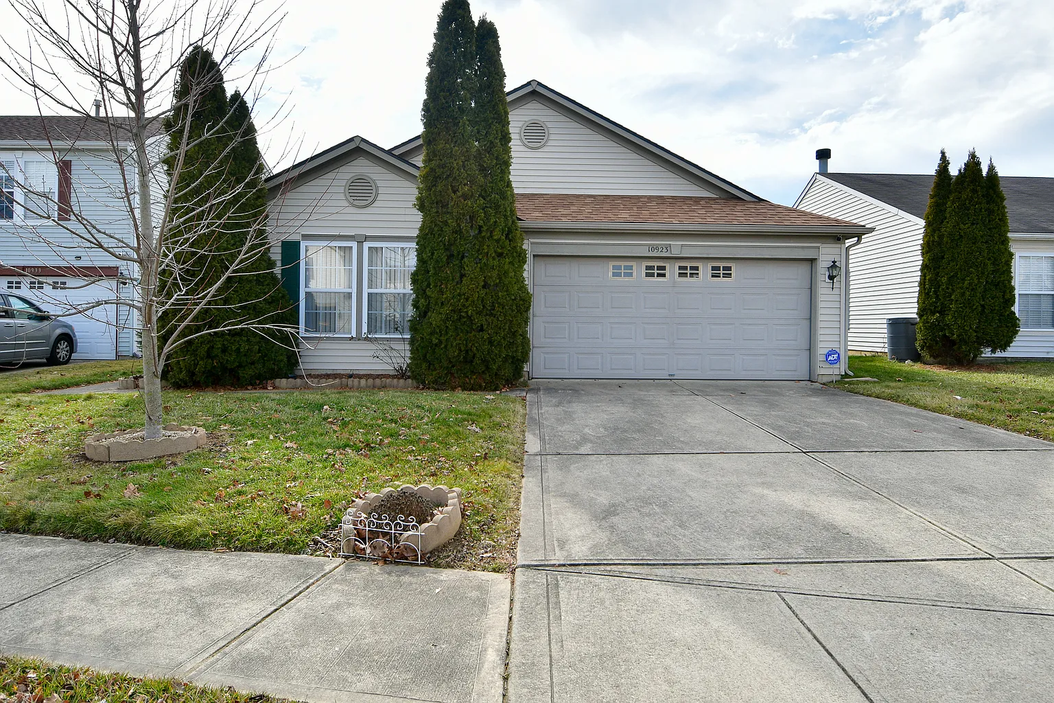 10923 Albertson Dr photo 1