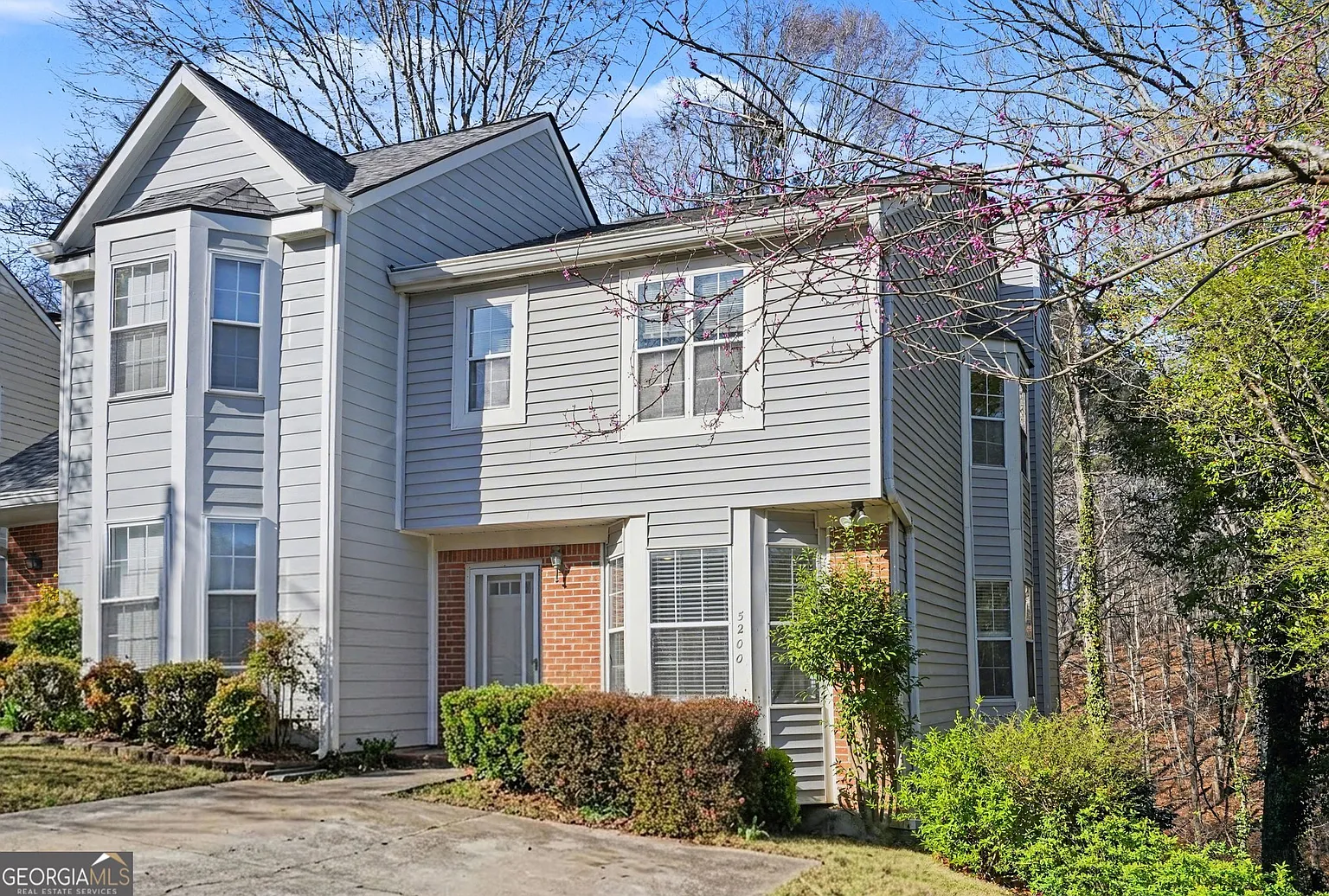 5200 Laurel Bridge Dr SE photo 1