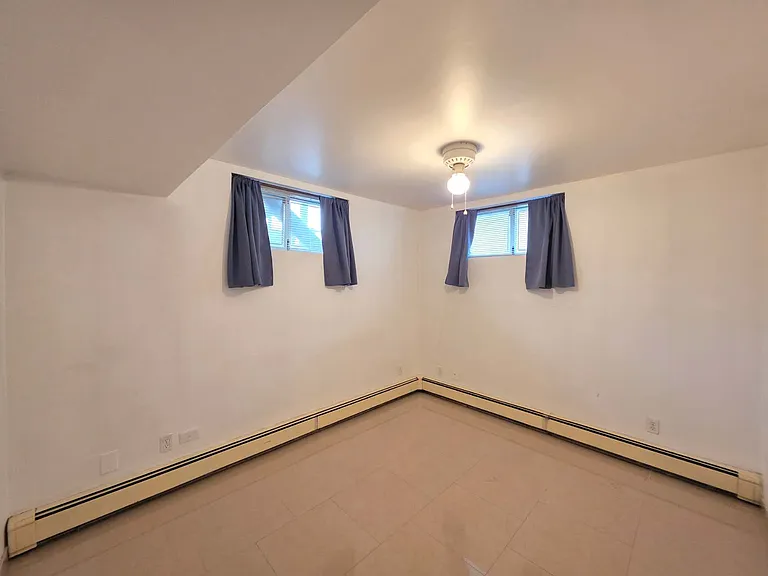 11 Rochelle Pl — Photo 20