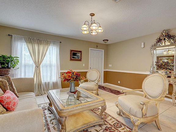 4th image of 2117 SW Alloway Ave