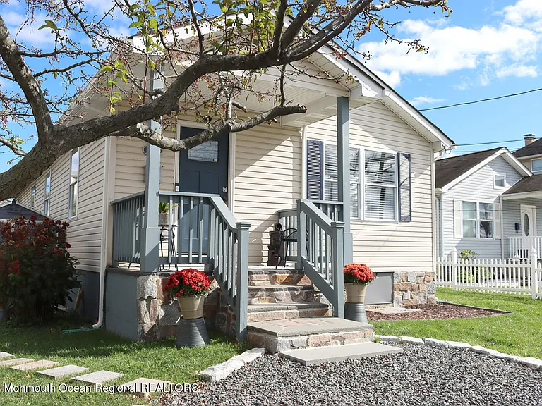 111 Long Branch Ave — Photo 2