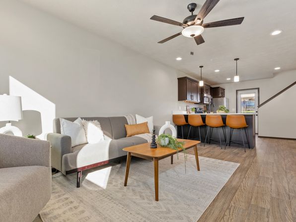 2701 E Hazelnut St #8