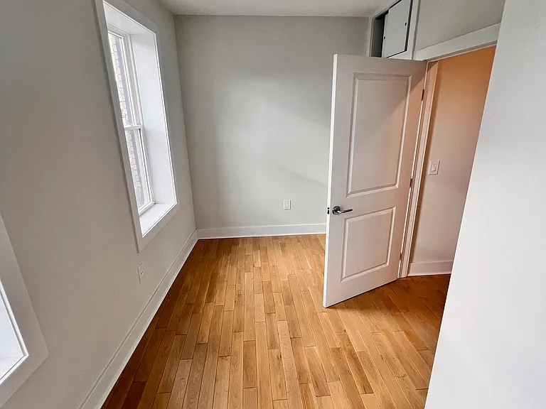 684 Summit Ave #4 — Photo 6