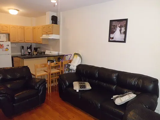 Rented by Maximus Realty Group | media 8