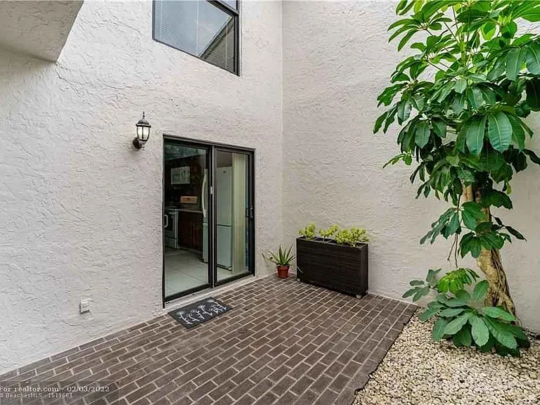 6744 Canary Palm Cir — Photo 5