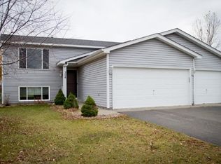 306 Braeburn Dr, Shakopee, MN 55379